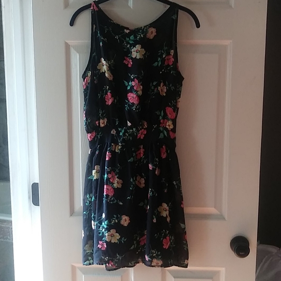 Dress - Picture 1 of 3